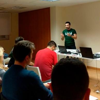 Éxito de la primera charla del SevillaQA